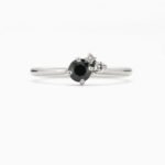 1200x1200_125269_Cerise sormus Musta timantti valkokulta engagement ring diamonds