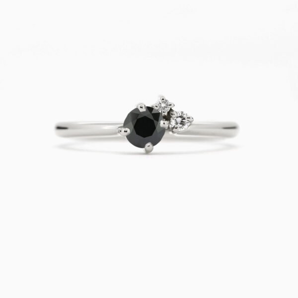 1200x1200_125269_Cerise sormus Musta timantti valkokulta engagement ring diamonds