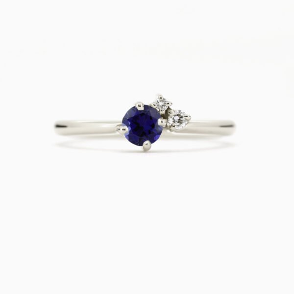 1200x1200_126587_Cerise sormus Sininen safiiri valkokulta engagement ring diamonds_1