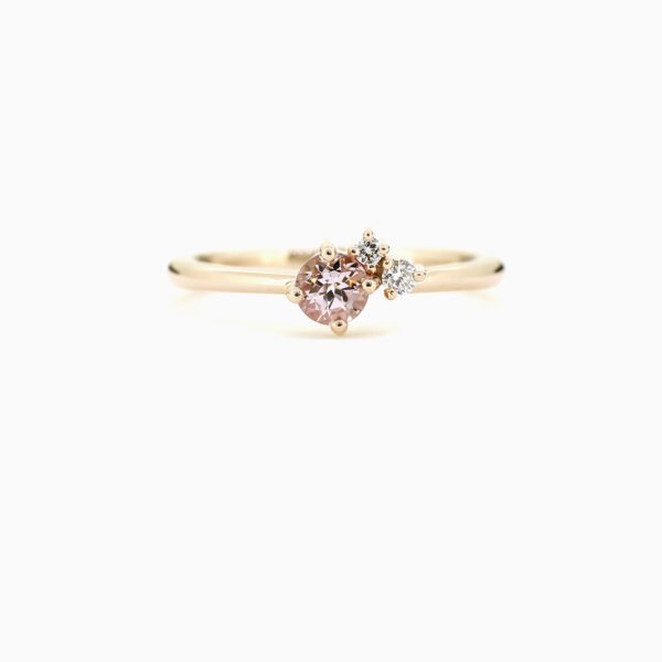 1200x1200_76667_Cerise sormus vaaleanpunainen safiiri valkokulta engagement ring diamonds