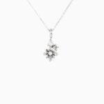 1200x1200_100395_cerise riipus Kirkas timantti valkokulta white diamond pendant