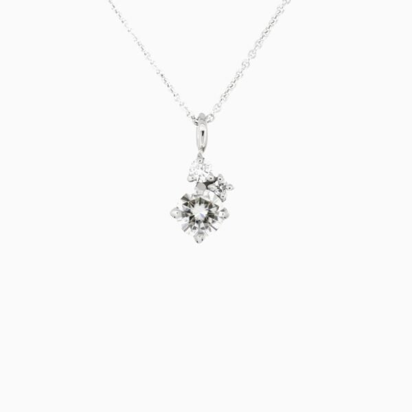 1200x1200_100395_cerise riipus Kirkas timantti valkokulta white diamond pendant