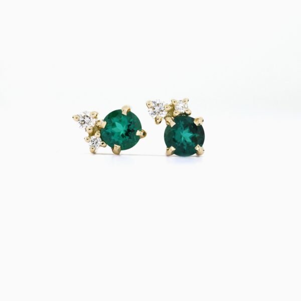1200x1200_246579_Cerise korvakorut timantit ja smaragdit keltakulta emerald earrings in yellow gold