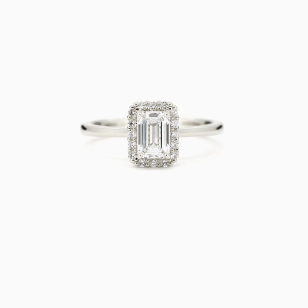 1200x1200_87300_Gabrielle halosormus smaragdihiontainen laboratoriotimantti lab grown emerald cut halo engagement ring_7